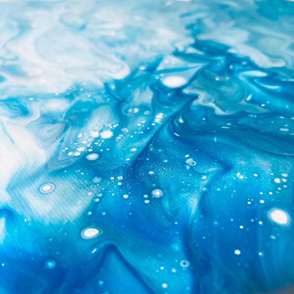 Peinture détail bleu et blanc