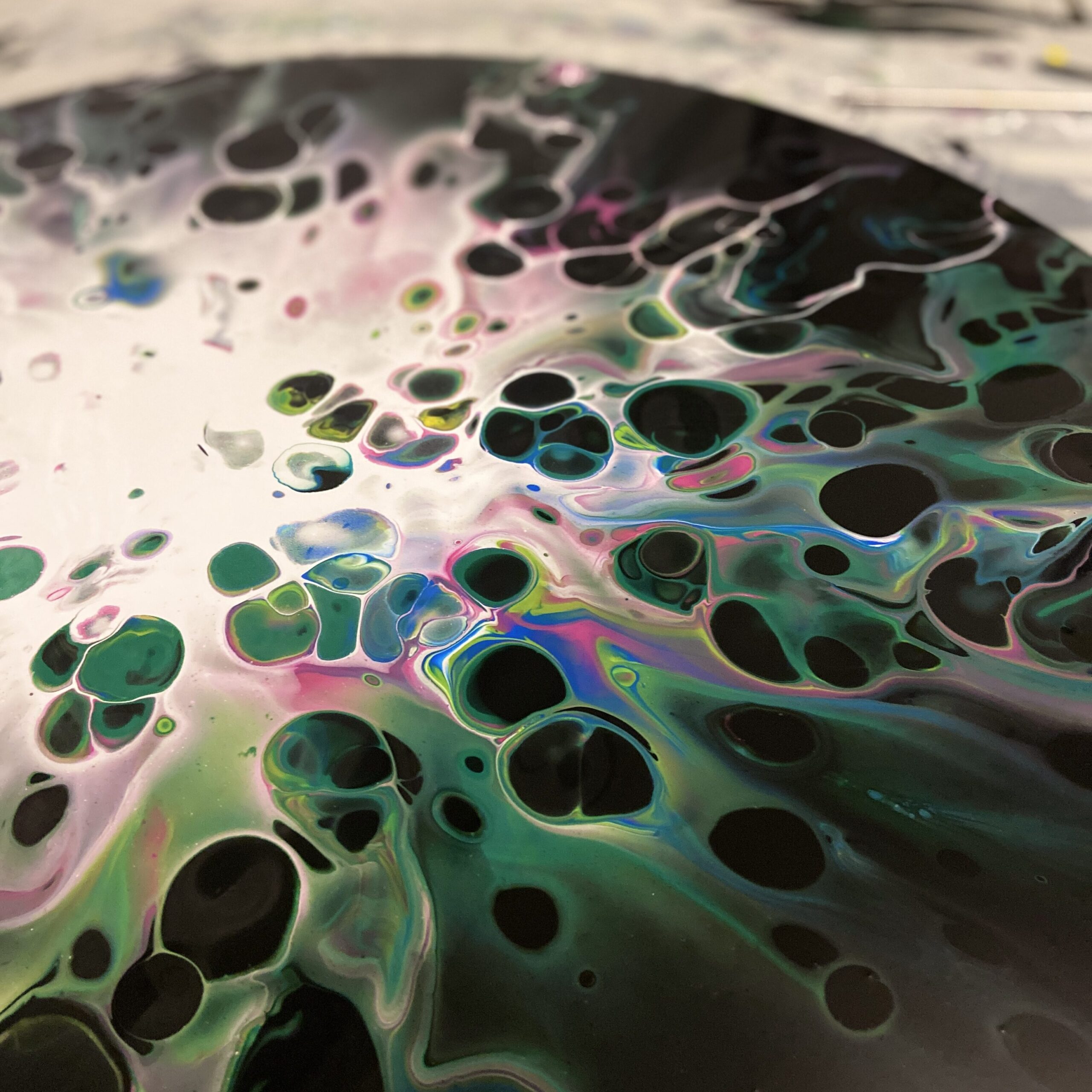 Peinture pouring rond